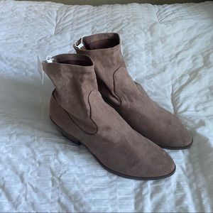 Women’s Light Brown Ankle Boots | Universal Thread | 8